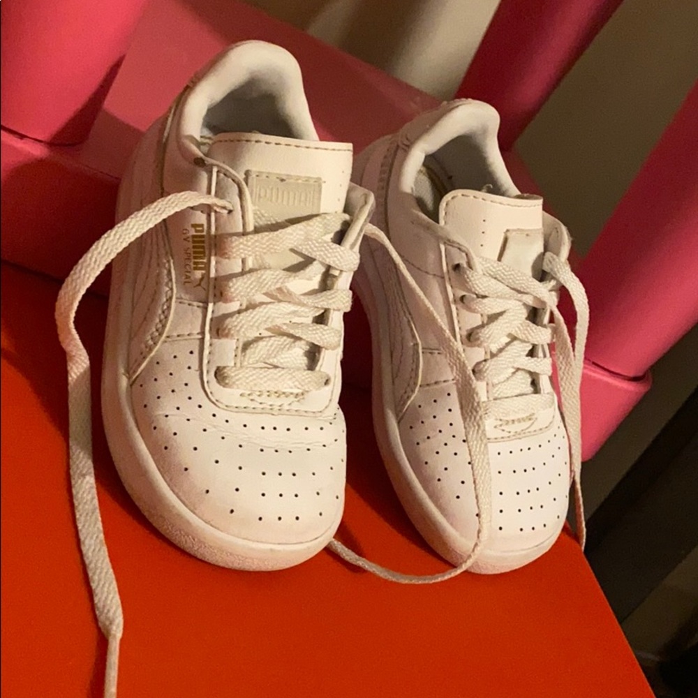 White Pumas